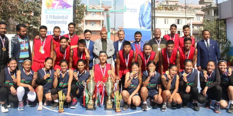 जेभियर कप यु–१९ बास्केटबल उपाधि विजेता गोल्डेनगेट र साइपाल टोली ।