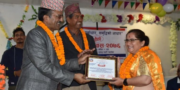 उद्योग दिवसमा बाँकेका साना उद्योगी सम्मानित