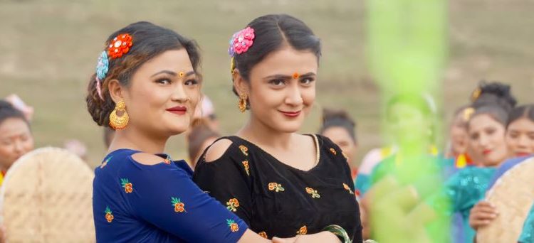 ‘हाँसेको मायालु’  भन्दै  गायिका विष्णु माझी र गायक सन्जय फ्राउनफिल्डर