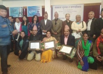 अभियन्ता तिवारी बेष्ट आरटीआई एक्टीभिस्ट आवार्डबाट सम्मानित