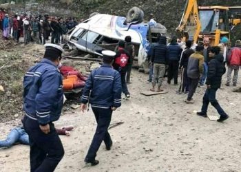 सिन्धुपाल्चोकमा बस दुर्घटना हुँदा कम्तीमा १२ जनाको मृत्यु भएको छ