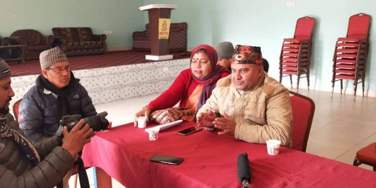 आफ्नै छोराले अपहरणशैलीमा लगेर सबै सम्पत्ति आफ्नो नाममा गरेको आरोप लगए पछी