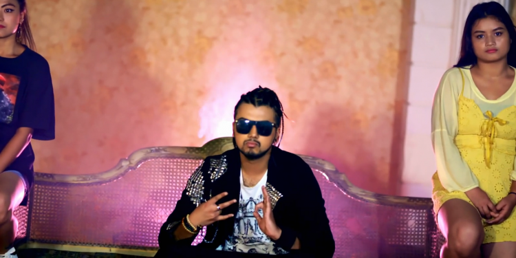 ‘के गरौ भन’ पश्चात आफ्नो दोस्रो अफिसिएल म्युजिक भिडियो ‘३६ घण्टा’ लिएर गायक आशिष पोखरेल आएका छन्।