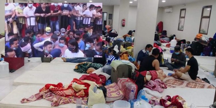 साउदी अरव पुगेका १२ सय नेपाली कामदार अहिले त्याहा अलपत्र परेका छन् | युवाहरुले नेपाली दूतावास खारेजको माग गर्दै प्रवासी आन्दोलन सुरु गरेको छ। ( भिडियो सहित )