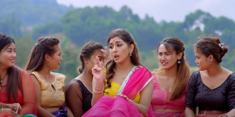 ‘ के दिउ खै’  मा आचल  र बिकास  ( भिडियो )