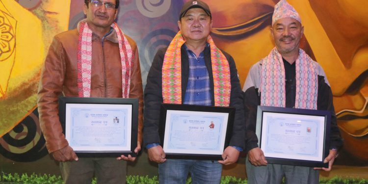 धरान शहर का सर्जकहरु धरान सरोकार समाजद्वारा सम्मानित