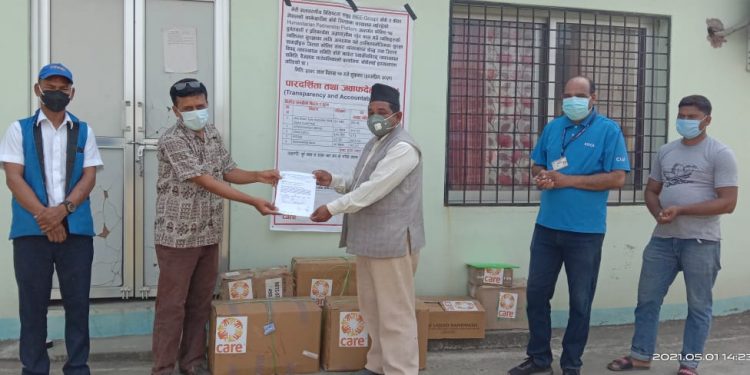बी–ग्रुप र केयर नेपालद्धारा कोरोना बिरुद्ध जुध्नका लागिस्वास्थ्य सामग्री हस्तान्तरण