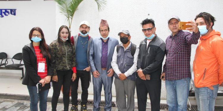 कलाकार निशालाई राष्ट्रिय संगीतकर्मी संघको आर्थिक सहयोग अभियान