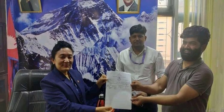खोटाङ अस्पताललाई बायोकेमेष्ट्रि एनालाईजर हस्तान्तरण