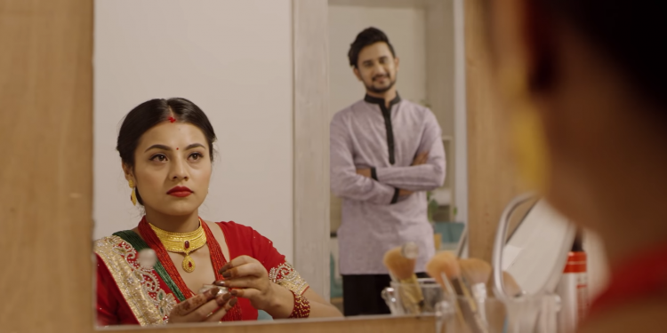 ‘ऐना हेरी हेरी’ साथमा आईन सविता ( भिडियो )