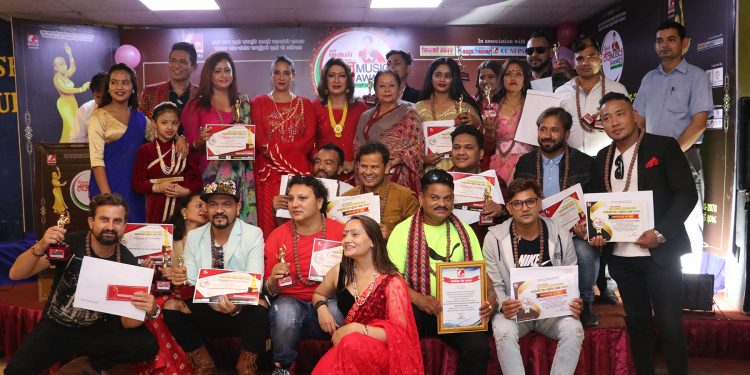२९ बिधामा अवार्ड प्रदानगर्दै आठौं छायाँछवि तीजम्युजिक अवार्ड सम्पन्न