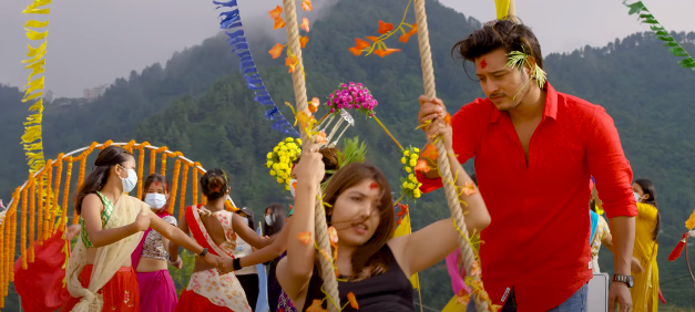 पुजा र पुष्प लिंगे पिङमा ‘सरर’ ( भिडियो )