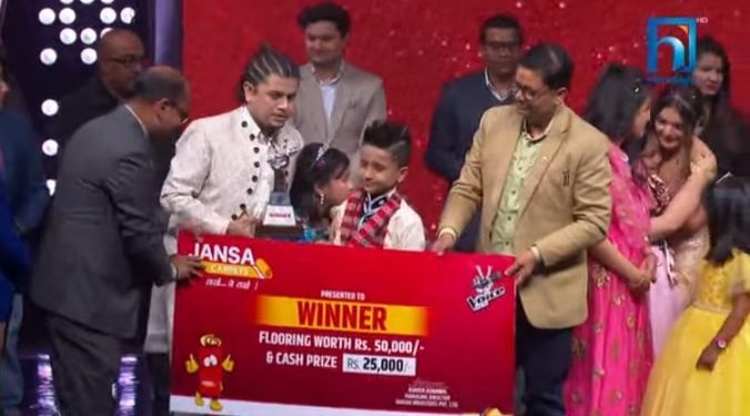 जेनिस उप्रेती द भोइस सिजन वनको विजेता भएका छन्।