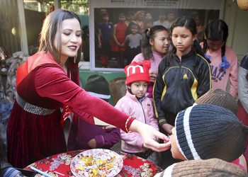 प्रणय दिवसमा अनाथ बालबालिकालाई मिसेस नेपाल उर्मिलाको सहयोग