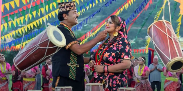 ‘पीपल डाँडे साईली’ मा प्रेमराजा र दिपाश्री ( भिड्यो )