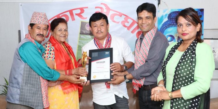 ‘वेष्ट अमेरिकन म्युजिसीयन अफ दि इयर’ को अवार्ड  सङ्गीतकार रोशन वान्तवा राईलाई