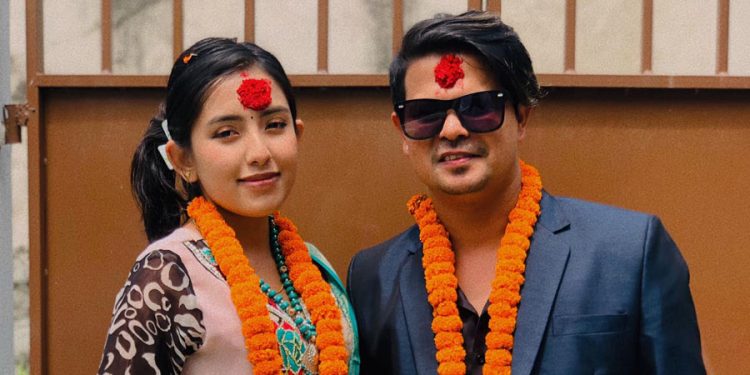 कमल खत्रीले गरे मेलिना मैनालीसँग इन्गेजमेन्ट