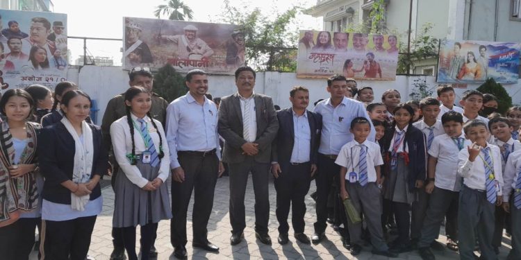 इटहरी प्यापसनको संयोजनमा विध्यार्थीलाई ‘नालापानी’ देखाइदै