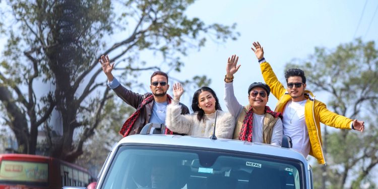 चलचित्र ‘ तिम्रो मेरो साथ ‘ का कलाकारहरु इटहरीमा