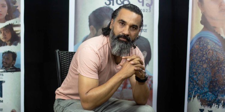  ‘हुक्काः एन एब्सर्ड ड्रिम’ आगामी जेठ १२ गतेबाट प्रदर्शनमा आउँदै ,सन्तोषकुमार आत्रेयको प्रमुख भूमिकामा