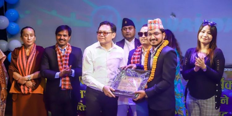 मन्त्री सुदन किराँतीद्वारा इटहरीका रंग पत्रकार सुवास संकल्प सम्मानित