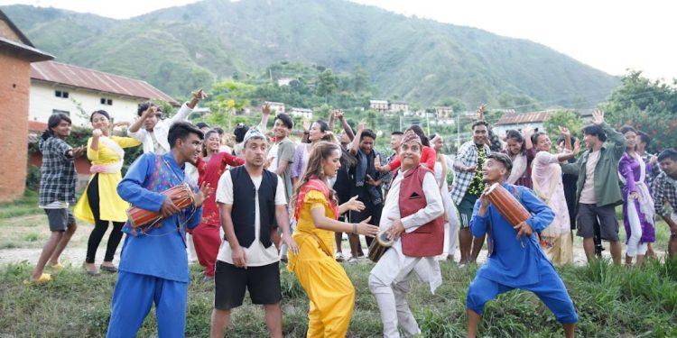 हरिवंश र प्रियंकाको ‘एक केटा मादलु पड्का’ (भिडियो)