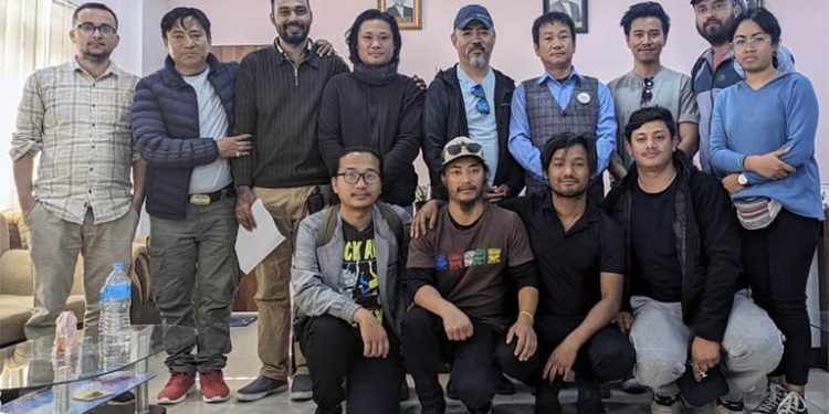 कमेडी जनराको चलचित्र ‘खजुरे ब्रो’ बन्दै, धरानका मेयर हर्क साम्पाङ्ग संग ‘खजुरे ब्रो’ टिम,