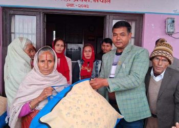 रत्ननगर-८ मा विपन्न,ज्येष्ठ नागरिक,फरक क्षमता भएका र एकल महिलालाई न्यानो कपडा वितरण 