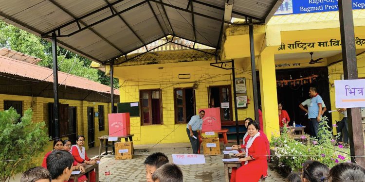महादेवटार विद्यालयमा नमुना मतदानको अभ्यास