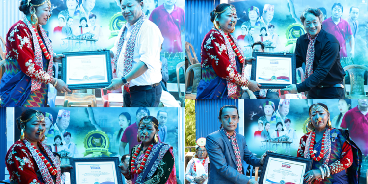 फिल्म फेस्टिवलको प्रदर्शन पछी ,खोक्पा र बाध्यता’ का टिमलाई प्रमाणपत्र बितरण