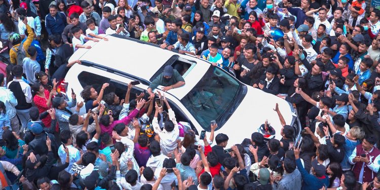 आज देशैभरका हलमा उच्च अकुपेन्सीका साथ फिल्मले व्यापार गरिरहेको छ । 